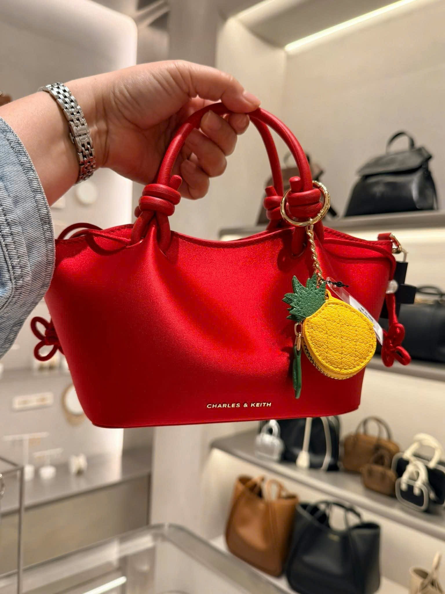 Túi đỏ C.N.K